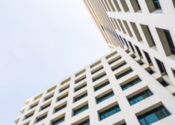 O que muda ao investir em fundos imobiliários com a piora da Selic terminal em 2024?