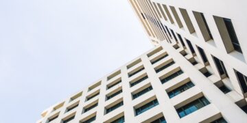 O que muda ao investir em fundos imobiliários com a piora da Selic terminal em 2024?