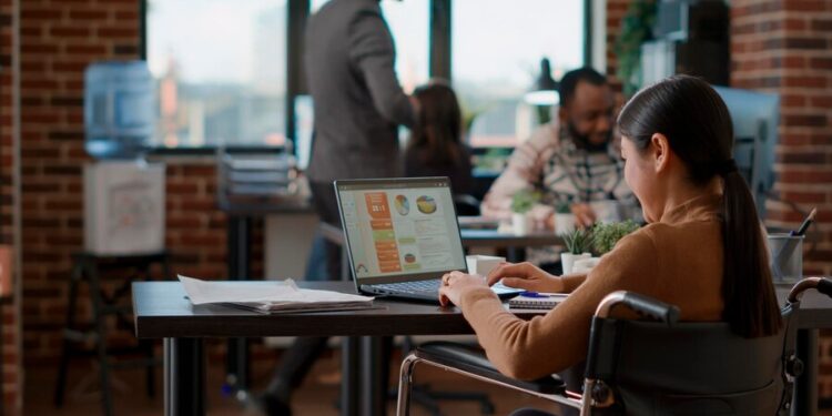 Aportes em startups brasileiras crescem 141% em abril, diz Distrito