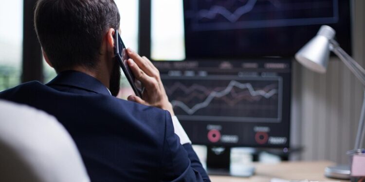 Buffett descarta retornos ‘de encher os olhos’. Mas os investidores não estão ouvindo