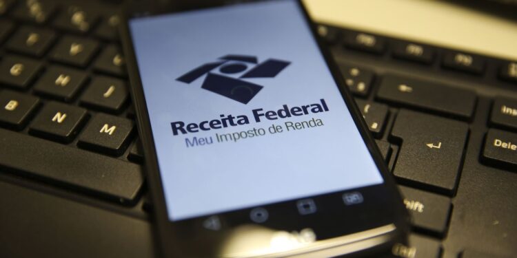 Brasileiros doam mais de R$ 35 mi do Imposto de Renda para reconstrução do RS