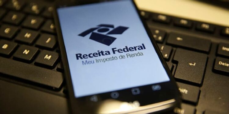 Receita Federal libera consulta ao primeiro lote de restituição do IR 2024 hoje (23); saiba se vai receber