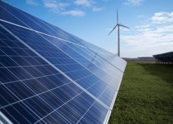 Casa dos Ventos vai investir em 12 parques de energia solar em Pentecoste e gerar 700 empregos