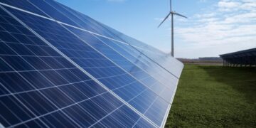 Casa dos Ventos vai investir em 12 parques de energia solar em Pentecoste e gerar 700 empregos