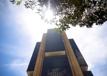 Boletim Focus 17/06/2024: Projeção para a Selic Sobe para 10,50% em 2024 e 9,50% em 2025
