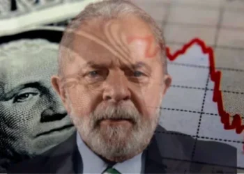 Dólar à beira dos R$ 5,60: moeda americana tem maior avanço semestral desde a pandemia