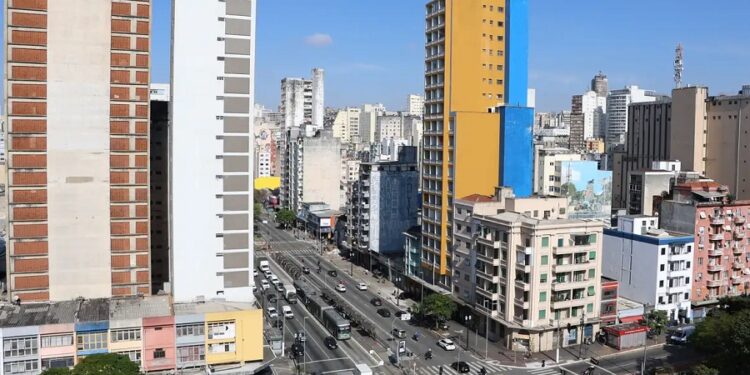 Enquanto EUA enfrentam crise, mercado imobiliário comercial brasileiro dispara com alta recorde de aluguéis
