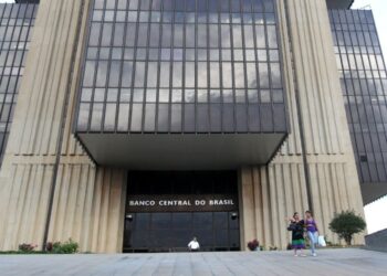Banco Central eleva projeção de crescimento do PIB em 2024 para 2,3% e vê inflação mais resiliente