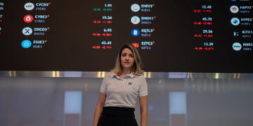 Assistente de IA da B3 responde às perguntas dos brasileiros sobre como começar a investir