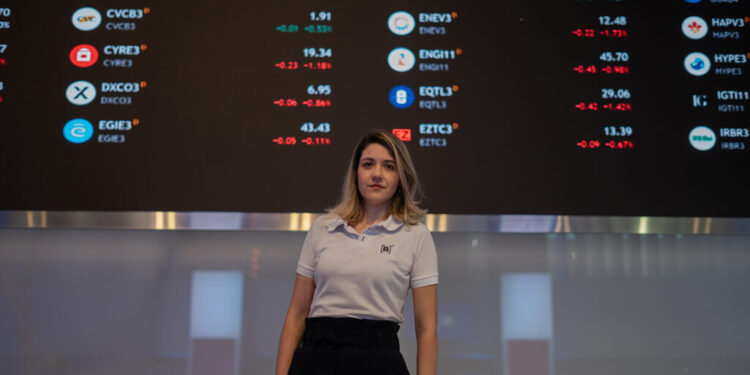 Assistente de IA da B3 responde às perguntas dos brasileiros sobre como começar a investir