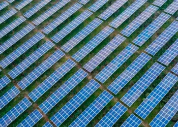 Grandes usinas solares alcançam capacidade equivalente à hidrelétrica de Itaipu
