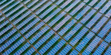Grandes usinas solares alcançam capacidade equivalente à hidrelétrica de Itaipu