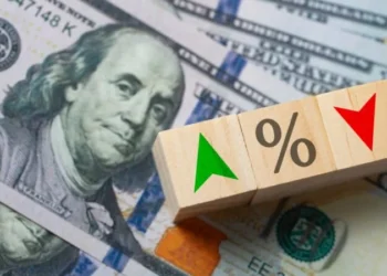 Dólar atinge máxima dos últimos 17 meses e Ibovespa despenca: Moeda americana supera R$ 5,50 durante discurso do presidente do Brasil