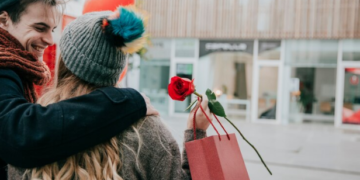 Estratégia do amor: saiba como impulsionar suas vendas no comércio físico e online no Dia dos Namorados
