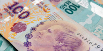 Real supera peso argentino e se torna a moeda mais desvalorizada do mundo