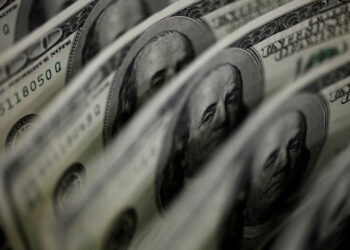 Dólar volta a subir e alcança o maior valor desde janeiro de 2023