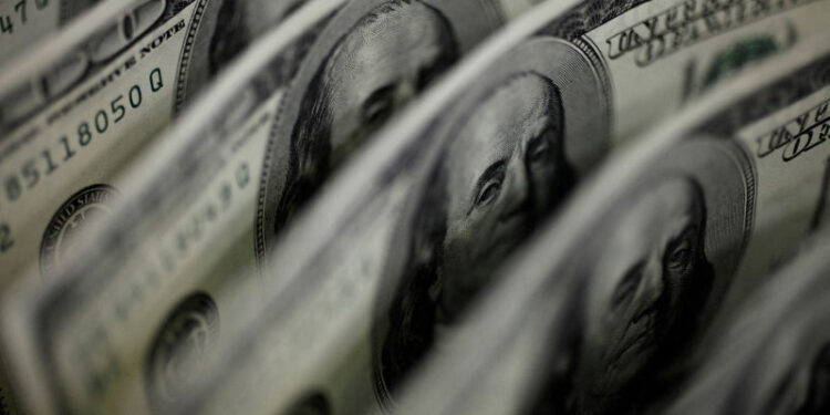 Dólar volta a subir e alcança o maior valor desde janeiro de 2023