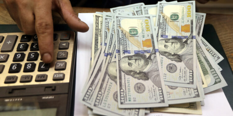 Dólar atinge maior cotação em dois anos