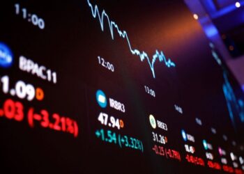 As ações do Ibovespa que mais subiram e caíram no 1º semestre de 2024