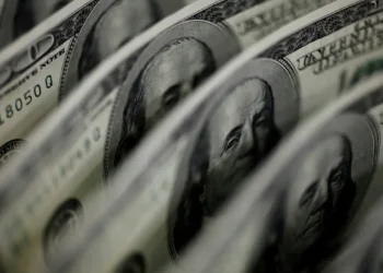 Dólar cai para R$ 5,41 e fecha no menor nível em duas semanas