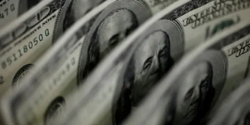 Dólar cai para R$ 5,41 e fecha no menor nível em duas semanas