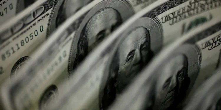 Dólar cai para R$ 5,41 e fecha no menor nível em duas semanas