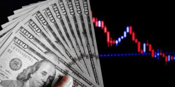Com incertezas fiscais em alta, Ibovespa fecha em queda e dólar sobe para R$ 5,59