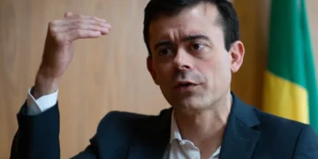 Ceron afirma que a deterioração dos juros e do câmbio reflete política monetária e não fiscal