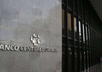 Banco Central aumenta o limite de operações de câmbio das corretoras para US$ 500 mil