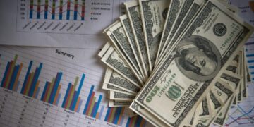 Confira o Focus desta segunda (22) enquanto os economistas aumentam suas previsões de inflação e projetam o dólar a R$ 5,30