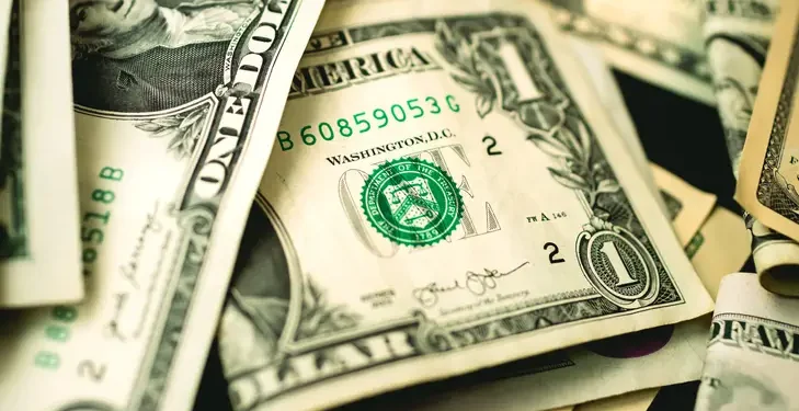 Com balanços e commodities próximos de decisões sobre juros, Ibovespa avança; dólar sobe