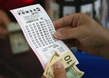 Casal que ganhou R$ 324 milhões em loteria americana perde fortuna com investimentos mal-sucedidos