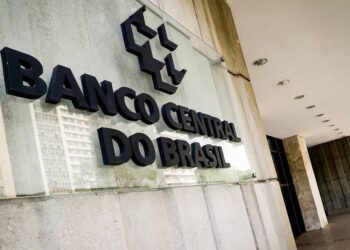De acordo com especialistas, a obrigação dos bancos de fornecer educação financeira aos seus clientes é uma mudança positiva