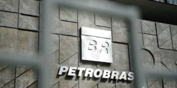 A perspectiva do Santander para dividendos extraordinários da Petrobras (PETR4) em 2025 é limitada