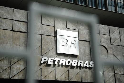 A perspectiva do Santander para dividendos extraordinários da Petrobras (PETR4) em 2025 é limitada