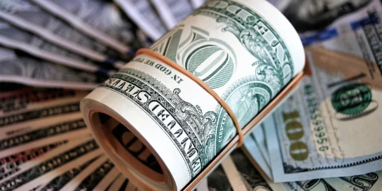 Câmbio: Sinais de compromisso fiscal fazem com que o dólar caia 1,70%