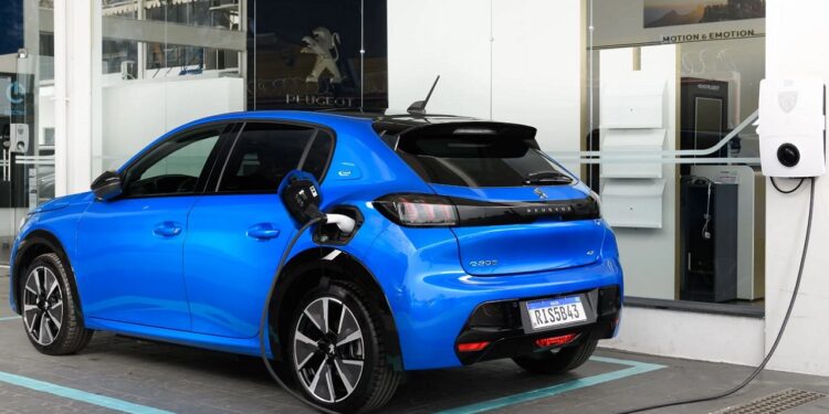 Agger aponta alta acelerada nas cotações de seguros para carros elétricos – e revela quais modelos lideram o ranking
