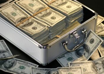 Ibovespa “em dólar” permanece próximo das mínimas do ano, apesar da recuperação em julho