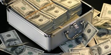 Ibovespa “em dólar” permanece próximo das mínimas do ano, apesar da recuperação em julho