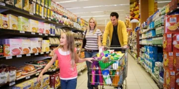 Em julho, o índice de intenção de consumo das famílias caiu 0,2 por cento