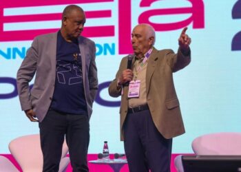 Expo Favela Innovation São Paulo teve o pré – lançamento da F Seguros, palestras e conferências abordando vários temas, além de exposições e ativações
