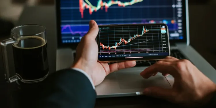 Ibovespa fecha em baixa e volta aos 126 mil pontos; Vale (VALE3) aumenta e Petrobras (PETR4) cai