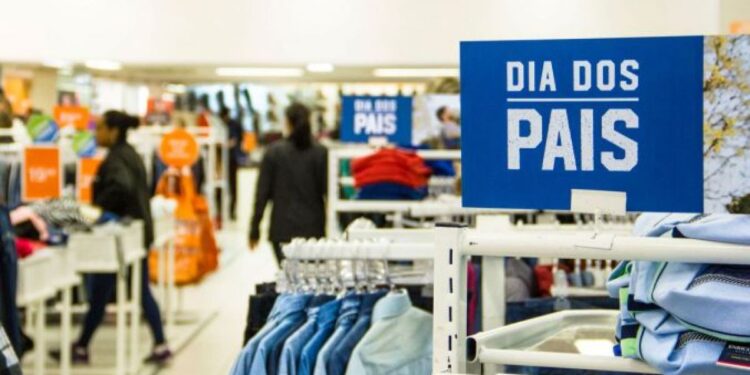 Economia: Dia dos Pais deve gerar comércio de R$ 202 milhões no Ceará e R$ 7,7 bilhões no Brasil