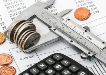 Empresas pagam juros recordes enquanto a dívida global continua a crescer