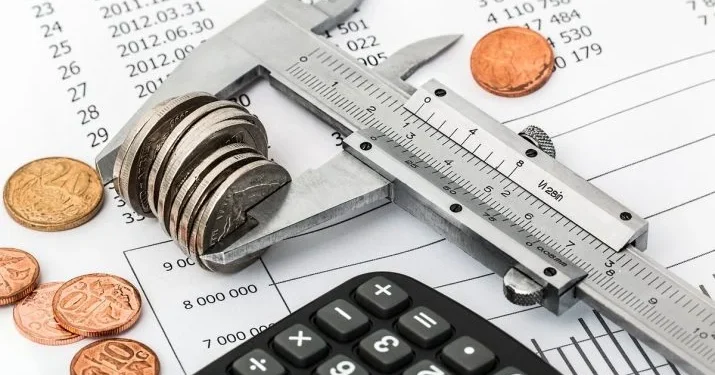 Empresas pagam juros recordes enquanto a dívida global continua a crescer