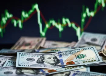 Dólar fecha no maior valor desde janeiro de 2022