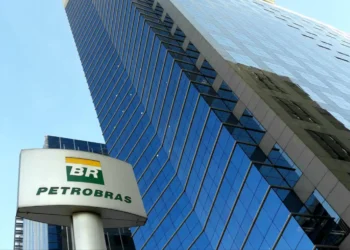 Analista afirma que Petrobras deve pagar dividendos ainda mais altos, apesar da queda no 2T24