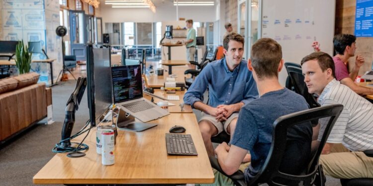 Quatro startups com soluções que incentivam o empreendedorismo no país