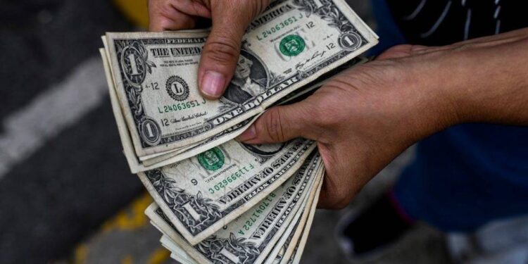 Comcommodities e bolsas de Nova York estão no centro da atenção hoje, enquanto o dólar avança