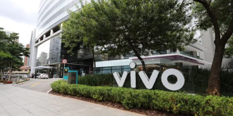 No 2T24, Vivo (VIVT3) ganhou R$ 1,22 bilhão e CCR (CCRO3) dobrou o lucro; veja destaques